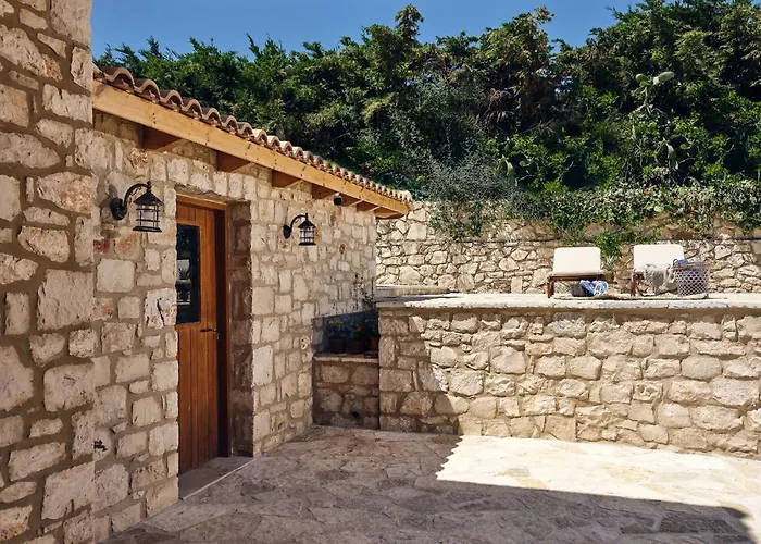 Arbarosa - A Stylish With Private Pool & Sea Views, By Zantewize *