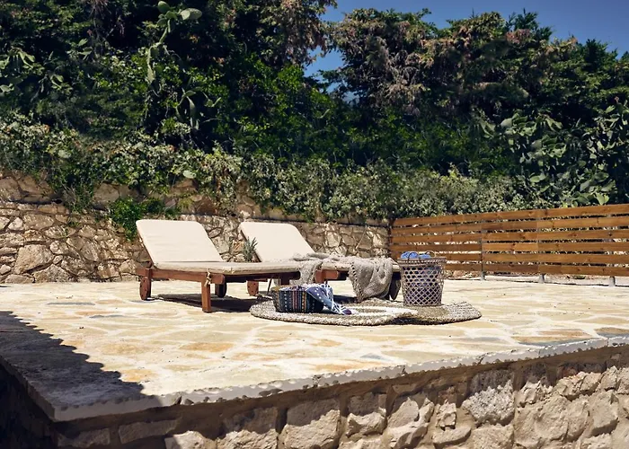 Arbarosa - A Stylish With Private Pool & Sea Views, By Zantewize * 아기오스니콜라우스